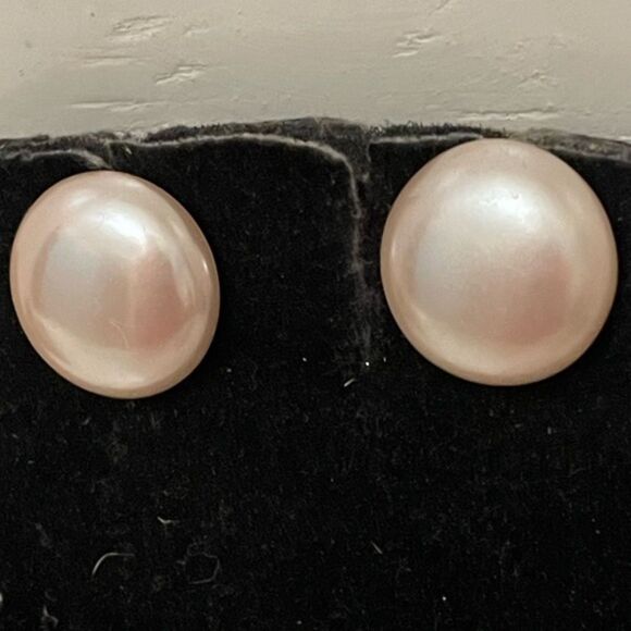 0.75” large simulated/faux pearl button shaped stud earrings - Picture 1 of 15